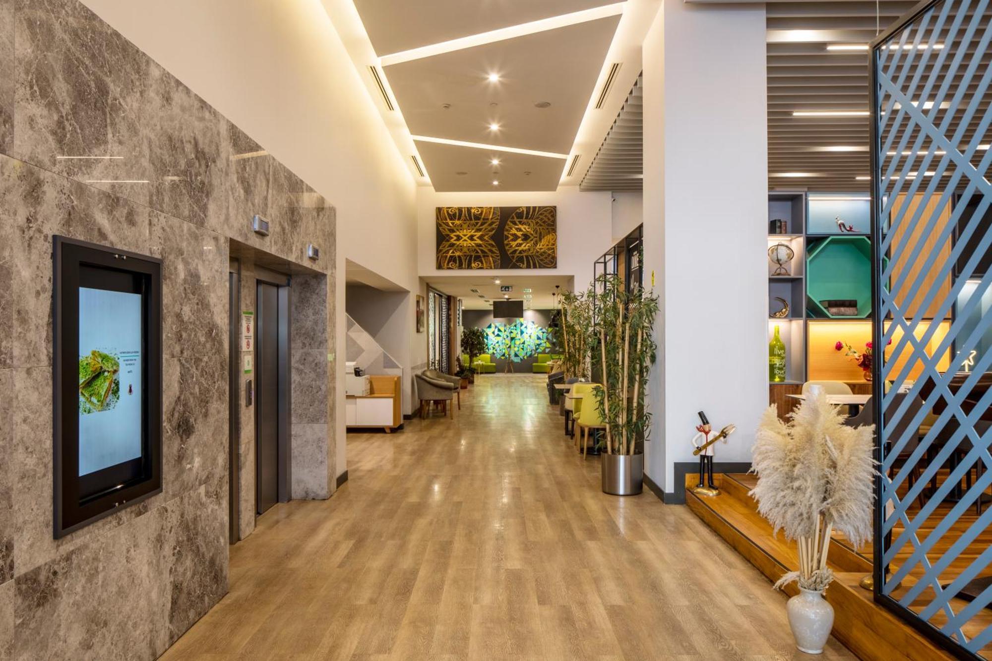 Holiday Inn Sisli By Ihg Istambul Exterior foto
