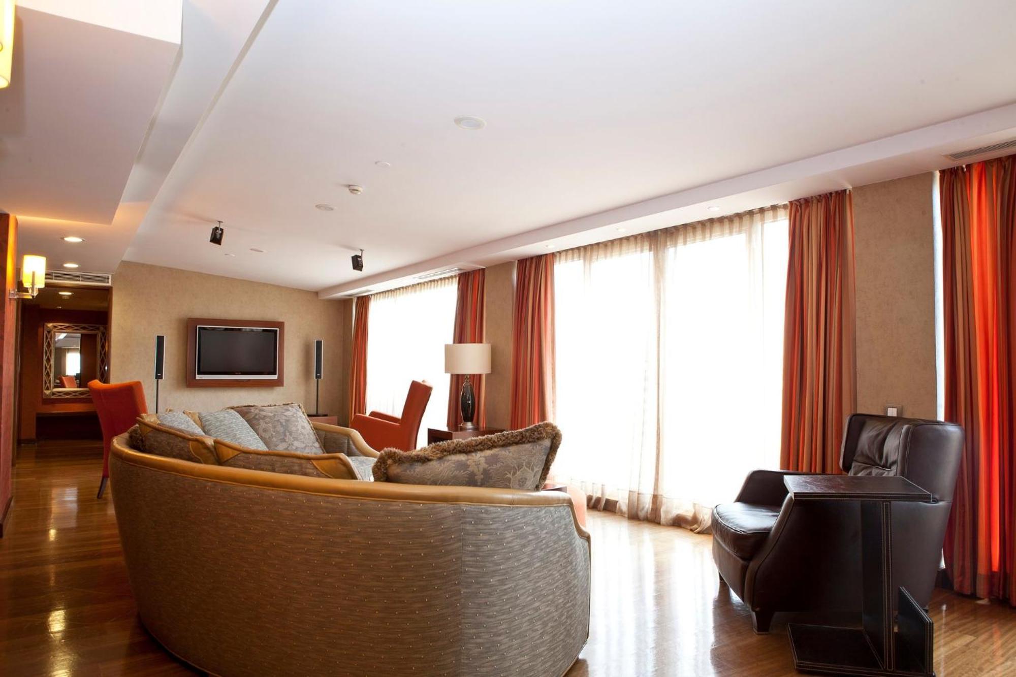 Holiday Inn Sisli By Ihg Istambul Exterior foto