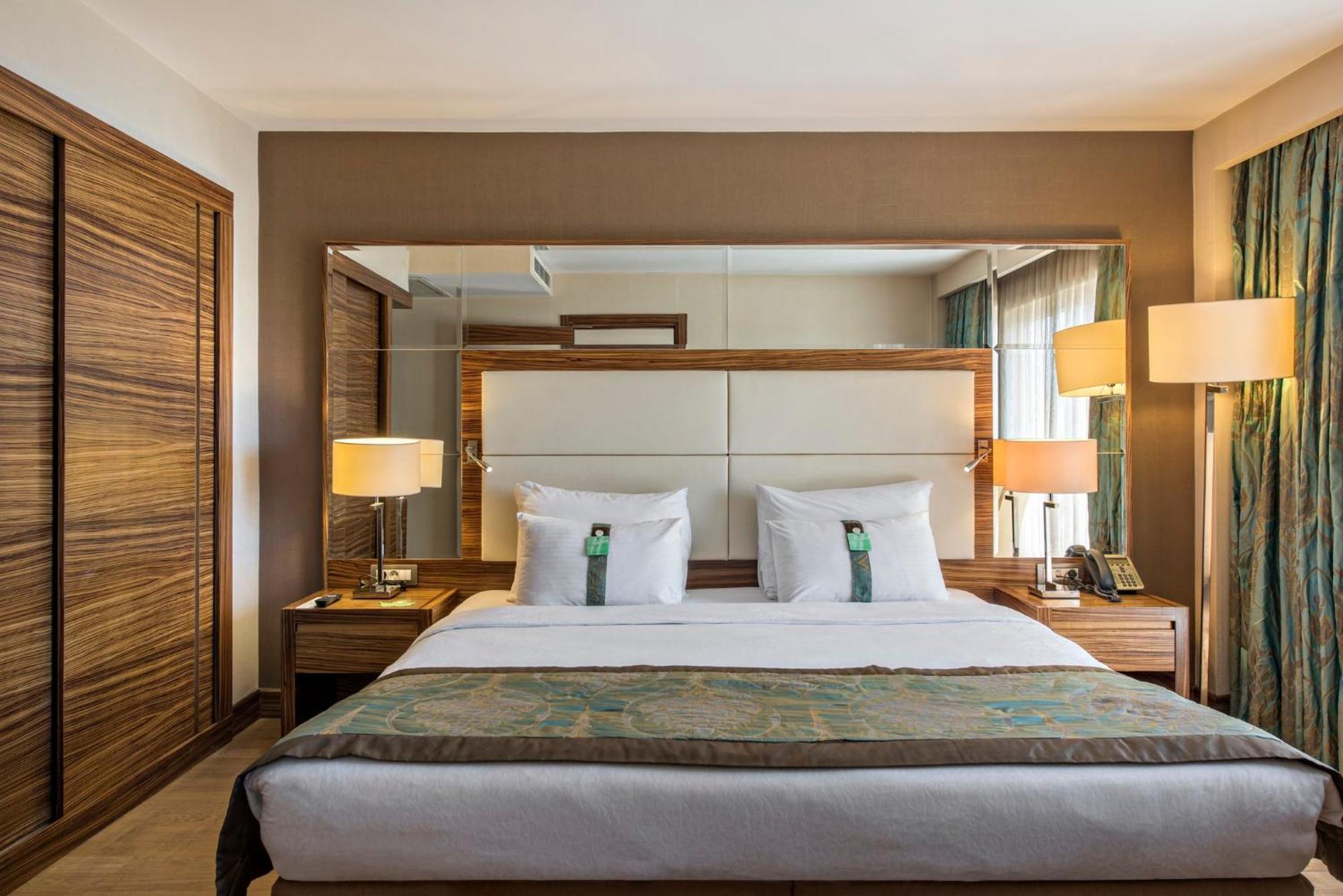 Holiday Inn Sisli By Ihg Istambul Exterior foto