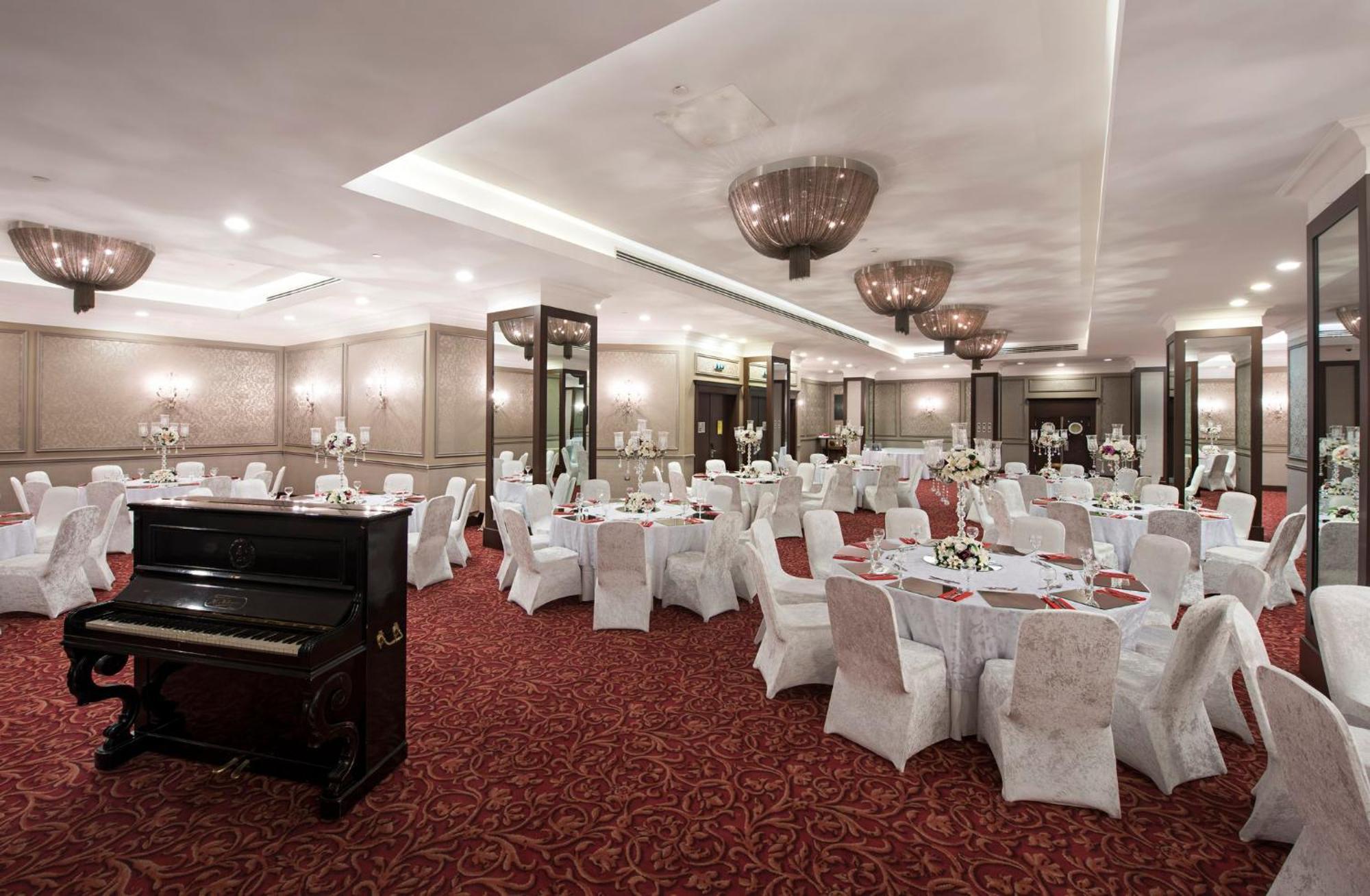 Holiday Inn Sisli By Ihg Istambul Exterior foto