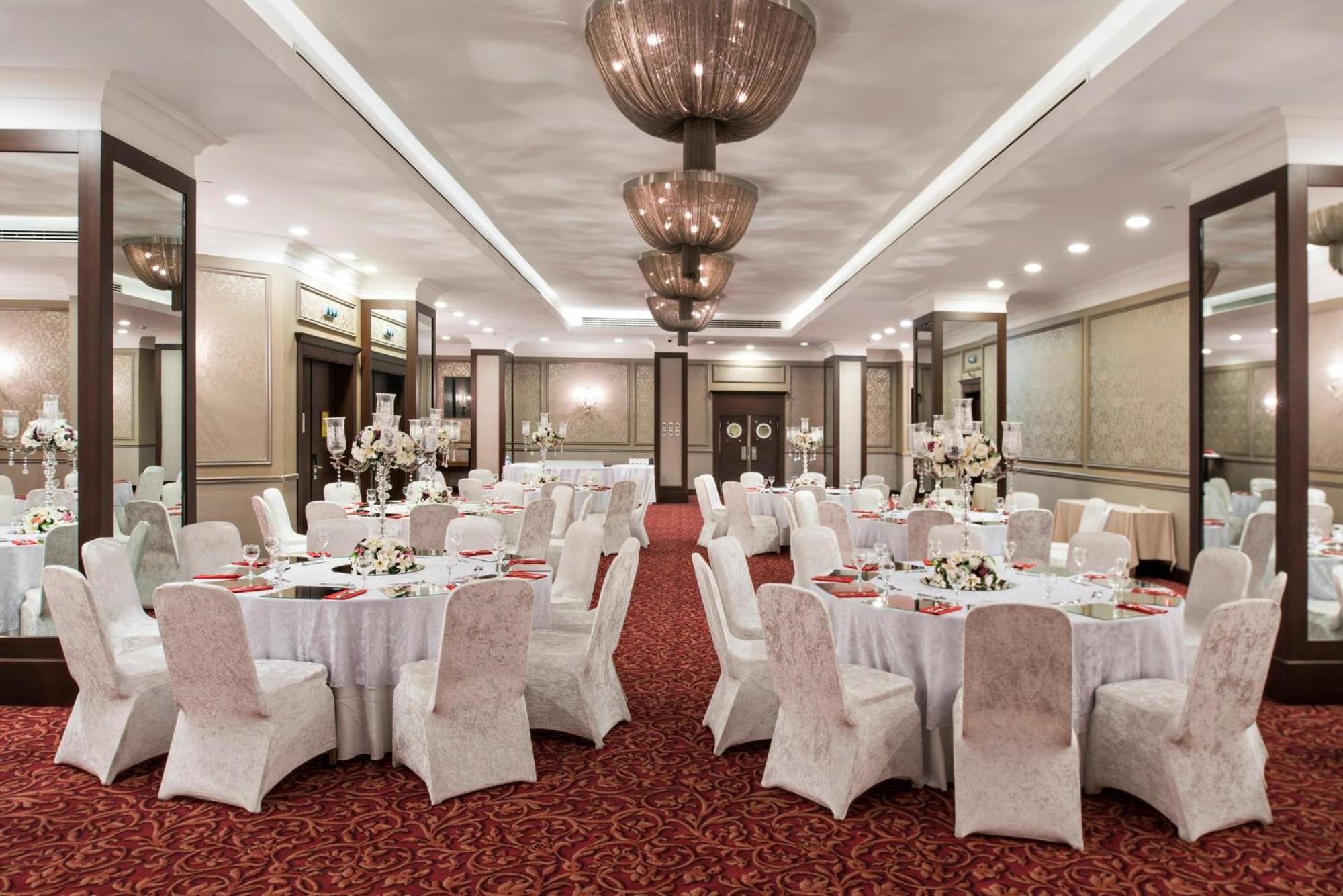 Holiday Inn Sisli By Ihg Istambul Exterior foto